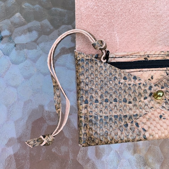 Purse & Wristlet Faux Snakeskin Croc Embossed Leather Line & Label Brooklyn NY - Picture 8 of 16